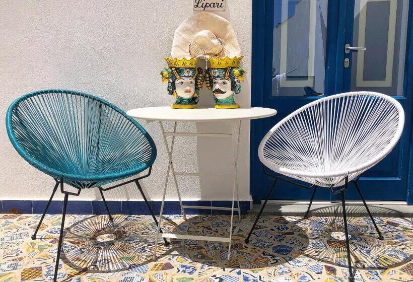 جناح مطلّ علي الحديقة, Punta Sallustro Lipari