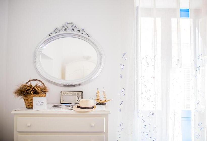 جناح مطلّ علي الحديقة, Punta Sallustro Lipari