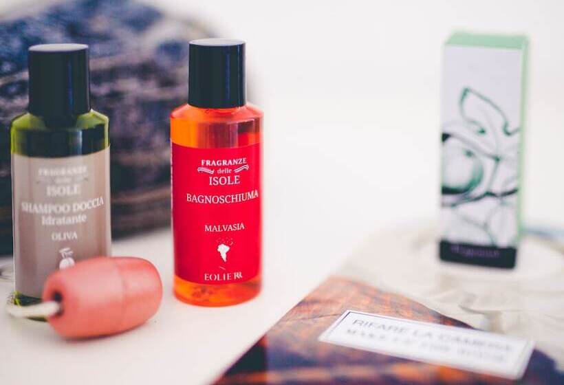 جناح مطلّ علي الحديقة, Punta Sallustro Lipari