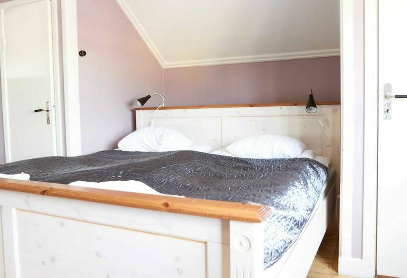 Номер Стандарт Четырехместный Совместный Санузел, Pensionat Augustin