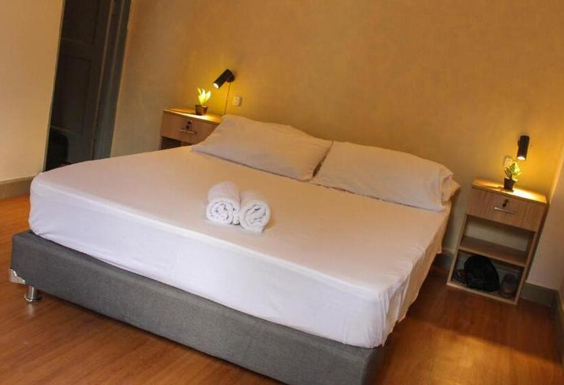 デラックスルーム, La Vaina Cali