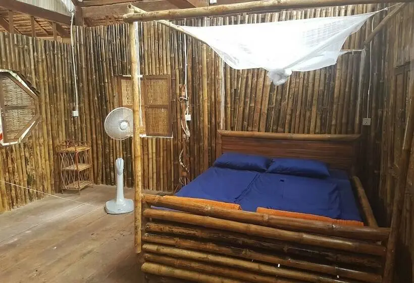 デラックスバンガロー, Driftwood Hostel And Bungalows