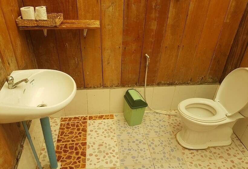 デラックスバンガロー, Driftwood Hostel And Bungalows