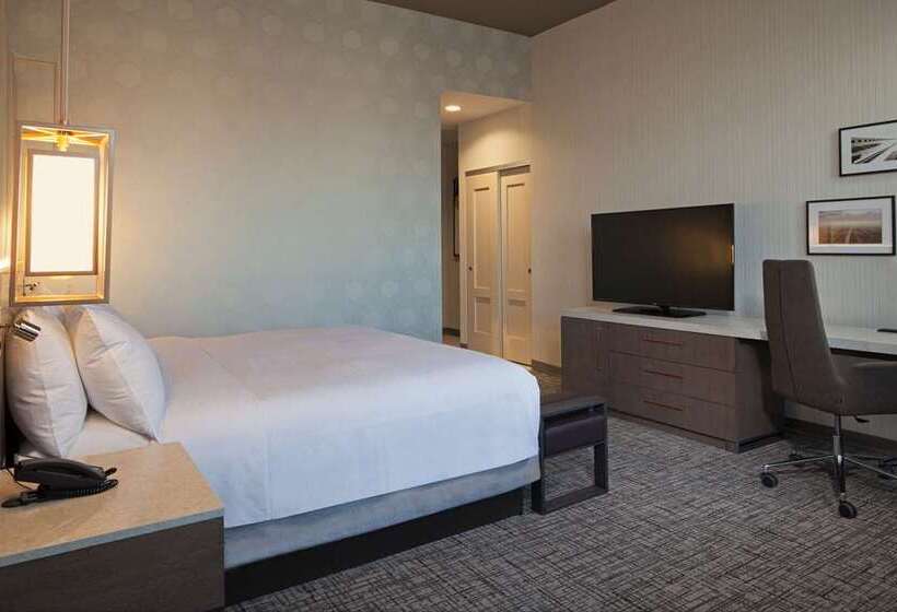 带观景和大床的豪华房间, H Hotel Los Angeles, Curio Collection By Hilton