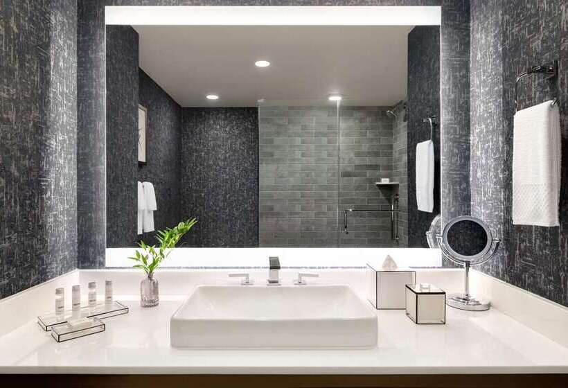 带大床的豪华间, H Hotel Los Angeles, Curio Collection By Hilton