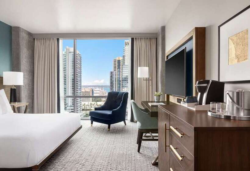 带大床的豪华间, H Hotel Los Angeles, Curio Collection By Hilton