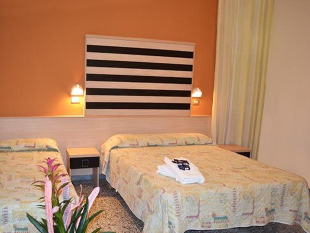 Habitació Triple Estàndard amb Balcó, Abel & Residence