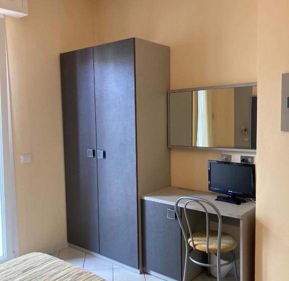 Habitació Triple Estàndard amb Balcó, Abel & Residence