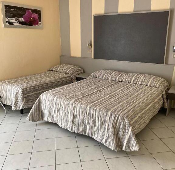 Habitació Triple Estàndard amb Balcó, Abel & Residence