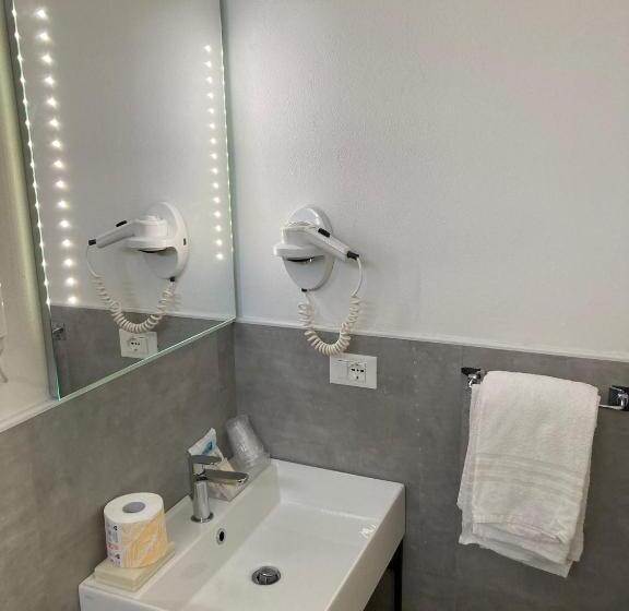 Habitació Triple Estàndard amb Balcó, Abel & Residence