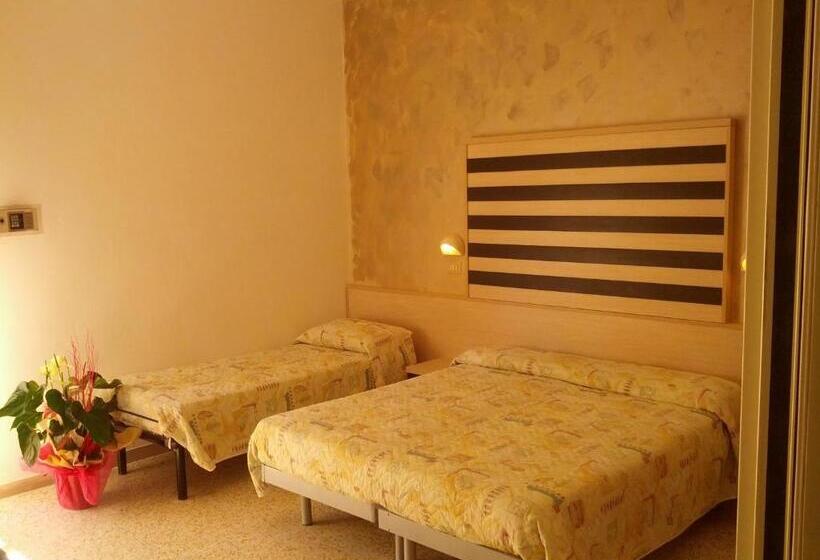 Habitació Quàdruple Estàndard amb Balconada, Abel & Residence