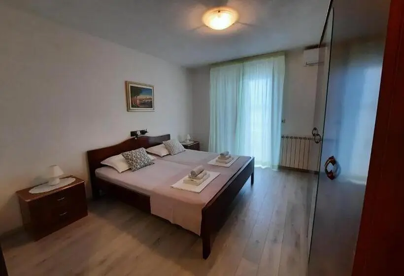 Standard-huone Merinäkymä Parveke, Apartments And Rooms Vinko