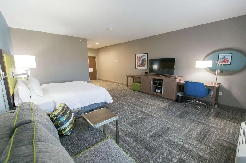 Standard-huone King-vuode, Hampton Inn & Suites Stroud