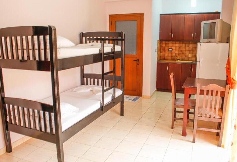 Apartamento 1 Dormitório com Sacada, New Crystal