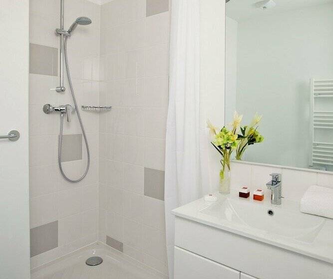 استودیوی استاندارد, Sejours & Affaires Paris Davout