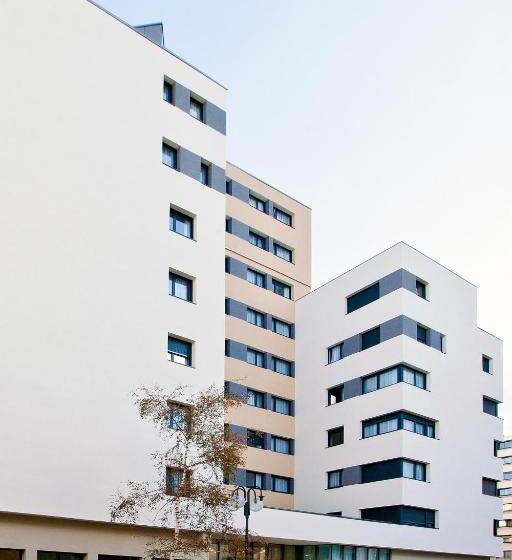 استودیوی استاندارد, Sejours & Affaires Paris Davout