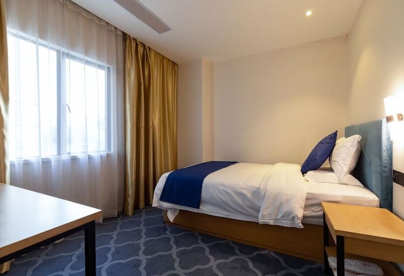 غرفة عائلية, Shenzhen Flight One