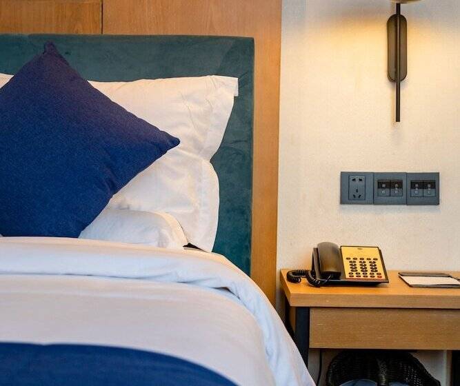 جناح عائلي, Shenzhen Flight One