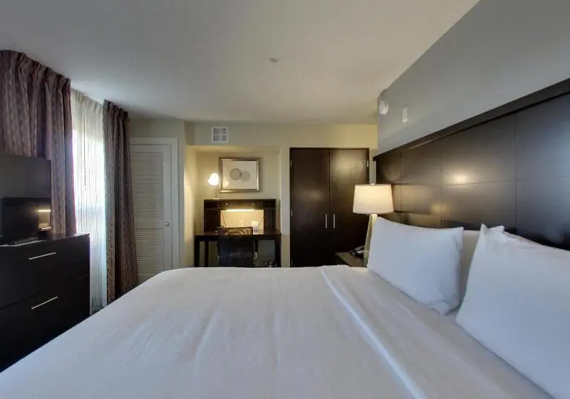 キングサイドベッドのスタンダードワンルーム, Staybridge Suites Madison   Fitchburg By Ihg