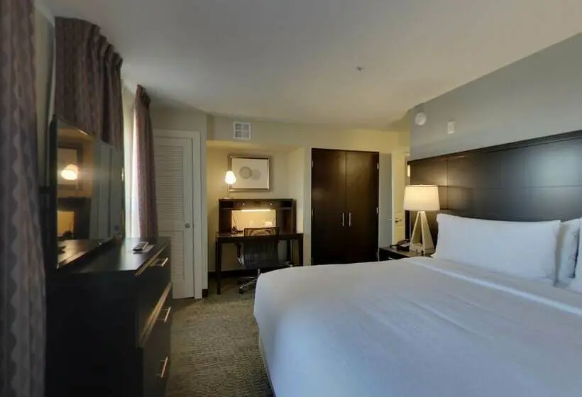 身障者適用スイートルーム, Staybridge Suites Madison   Fitchburg By Ihg