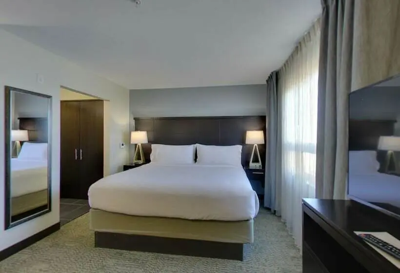 身障者適用スイートルーム, Staybridge Suites Madison   Fitchburg By Ihg