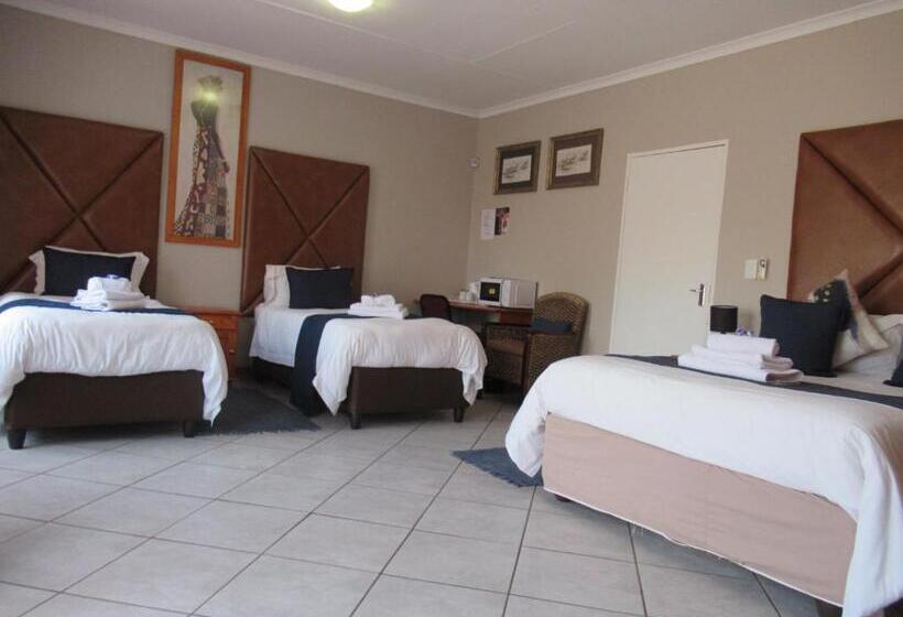 Семейный Номер Совместный Санузел, Faces Guesthouse