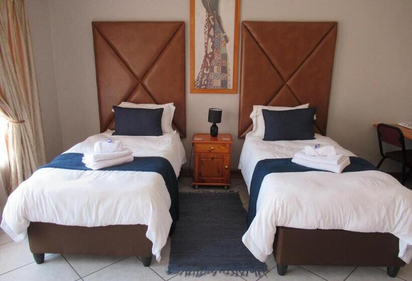 패밀리 룸 공용 욕실, Faces Guesthouse