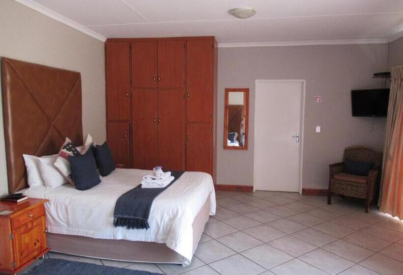Семейный Номер Совместный Санузел, Faces Guesthouse