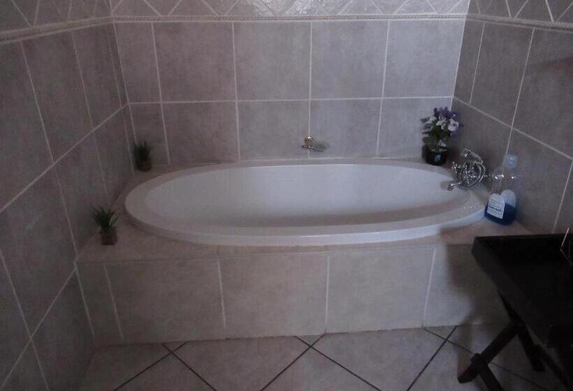 패밀리 룸 공용 욕실, Faces Guesthouse