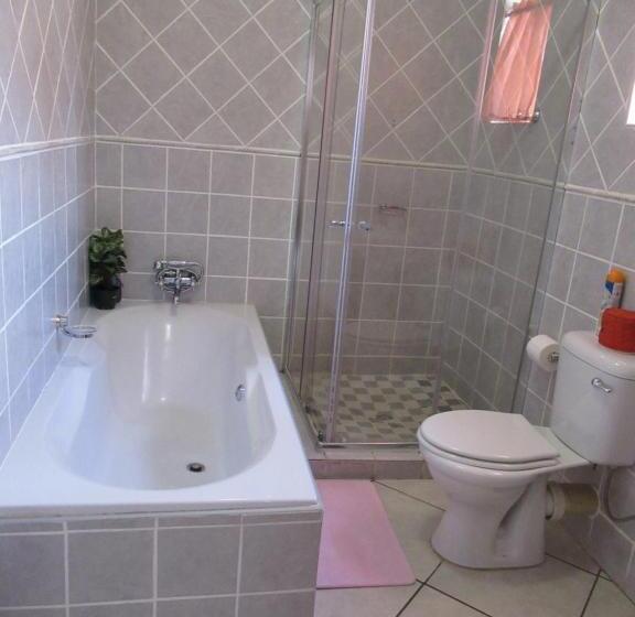 Номер Deluxe, Faces Guesthouse