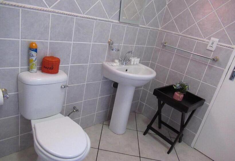 디럭스 룸, Faces Guesthouse