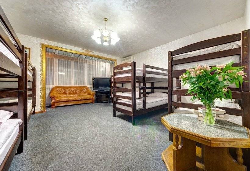 Vuode Makuusalissa, Dikat Hostel