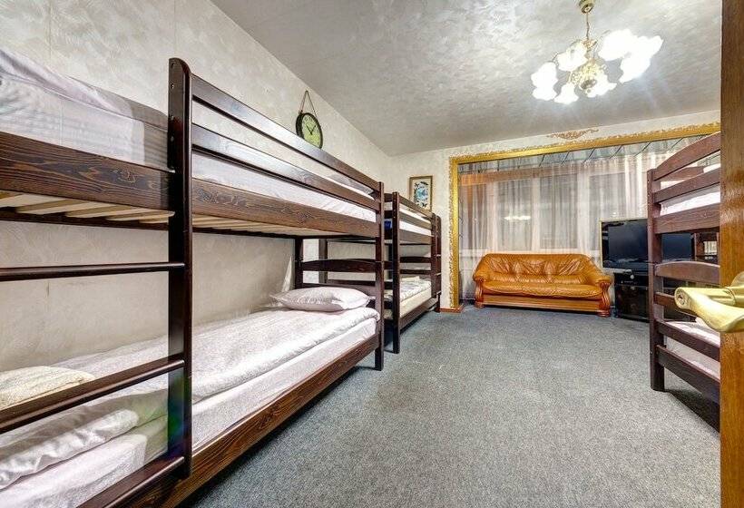 Vuode Makuusalissa, Dikat Hostel