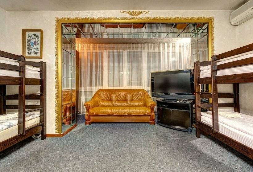 Vuode Makuusalissa, Dikat Hostel