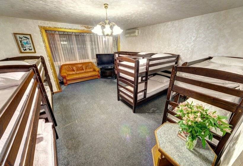 Vuode Makuusalissa, Dikat Hostel