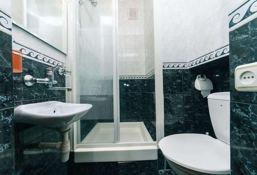 Economy Yhden Hengen Huone, Dikat Hostel