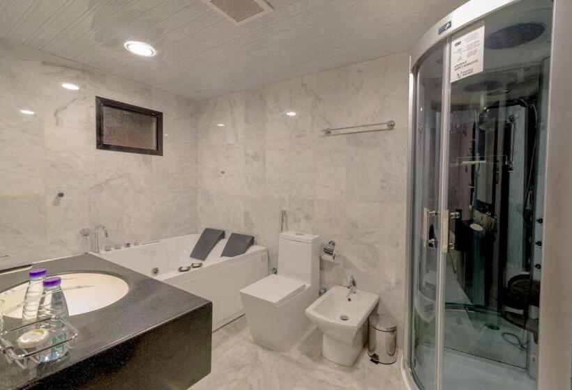 جناح جونيور ديلوكس, Azd