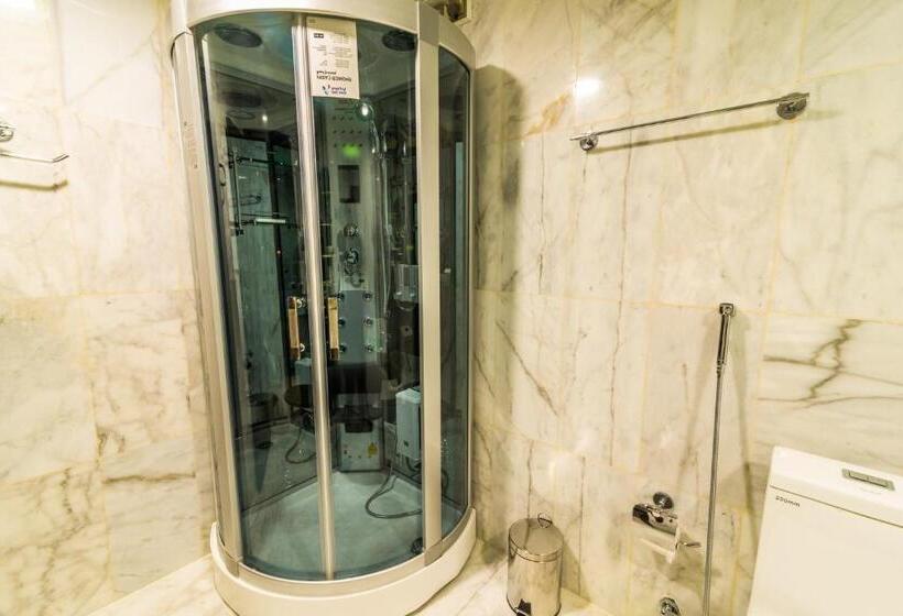 جناح جونيور ديلوكس, Azd