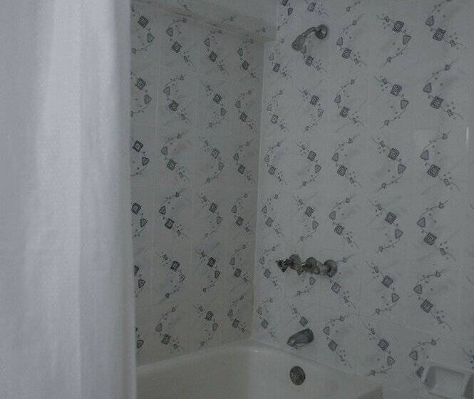 מיטה בחדר משותף, Gloriana