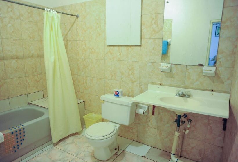 מיטה בחדר משותף, Gloriana