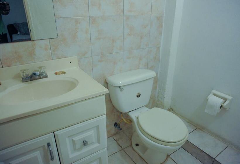 מיטה בחדר משותף, Gloriana