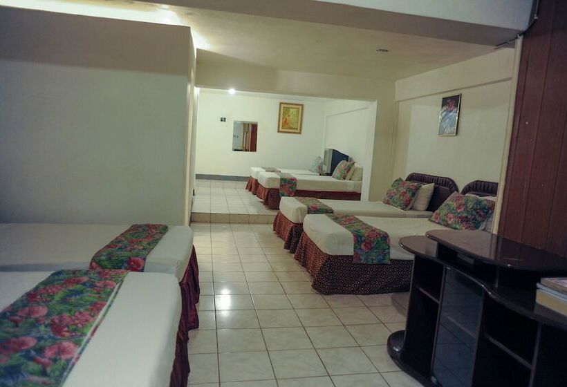 מיטה בחדר משותף, Gloriana