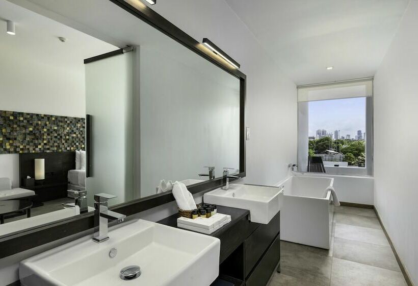 스위트, Me Colombo