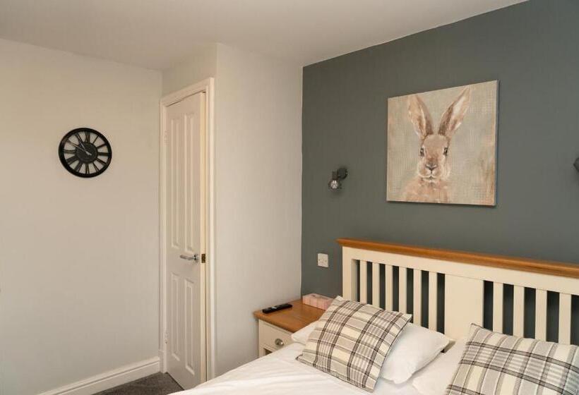 Номер Стандарт, The Finch Hatton Arms