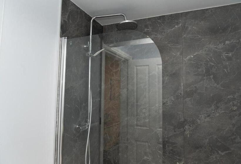 Номер Стандарт, The Finch Hatton Arms