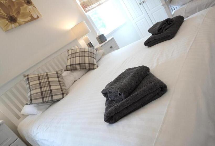 Семейный Номер, The Finch Hatton Arms