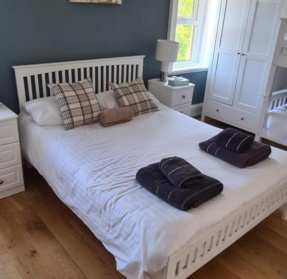 Семейный Номер, The Finch Hatton Arms