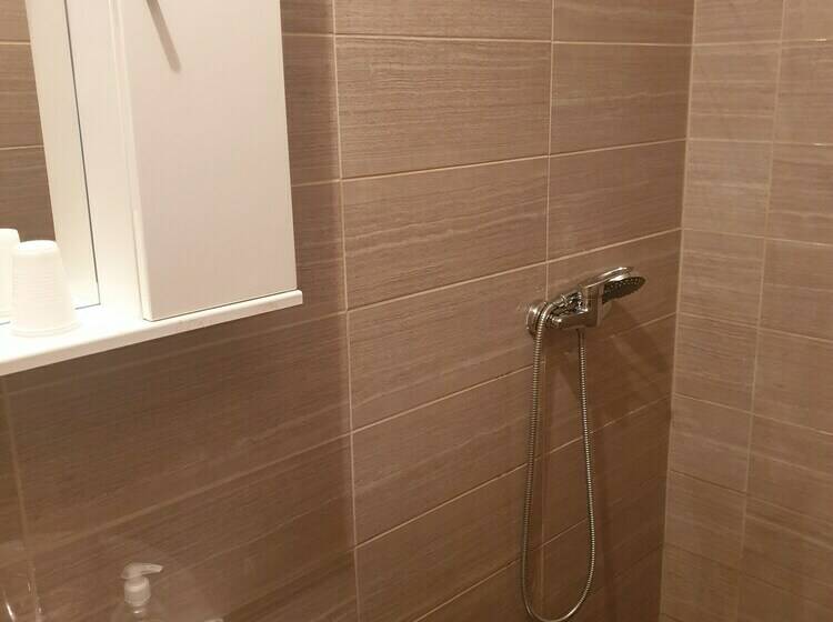 اتاق استاندارد چهار تخته, Storia