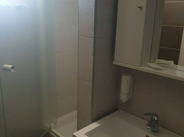 اتاق استاندارد سه نفره, Storia