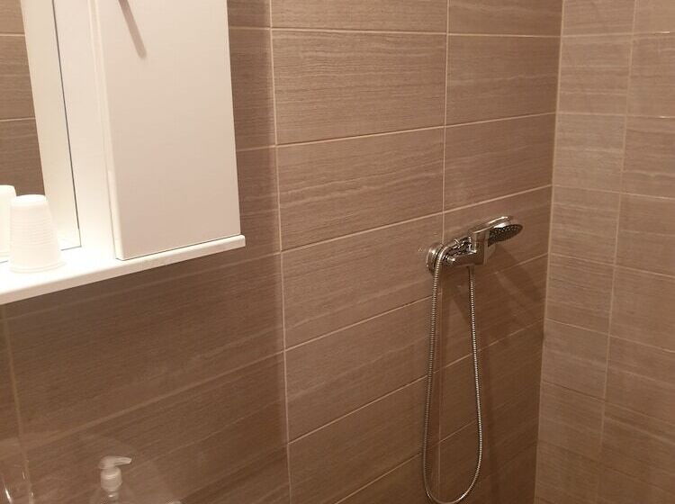 اتاق استاندارد چهار تخته, Storia